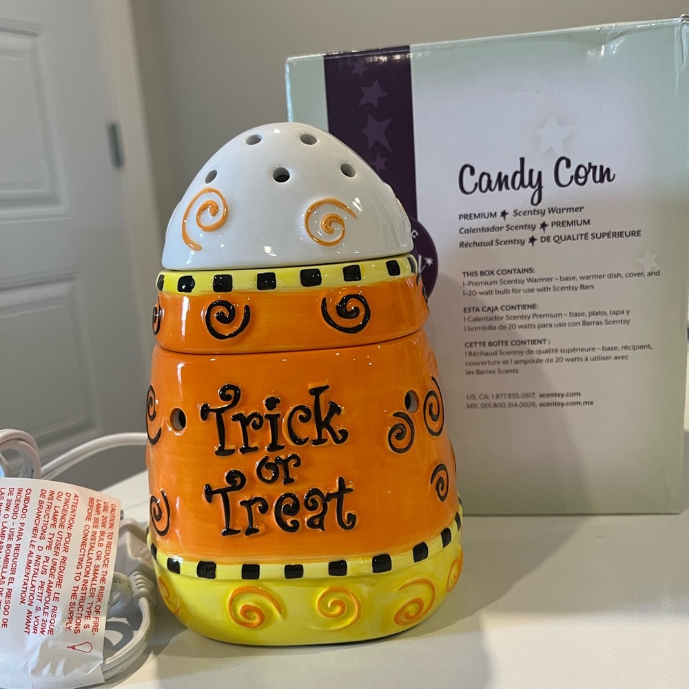Scentsy Candy Corn premium warmer